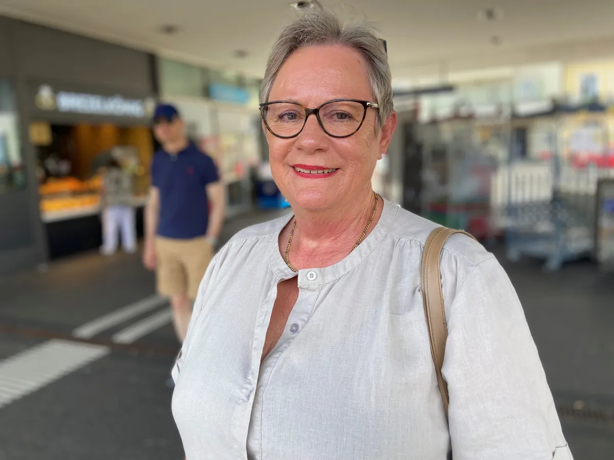 Annemarie Horat, eine Frau mit roten Lippen, mittleren Alters.